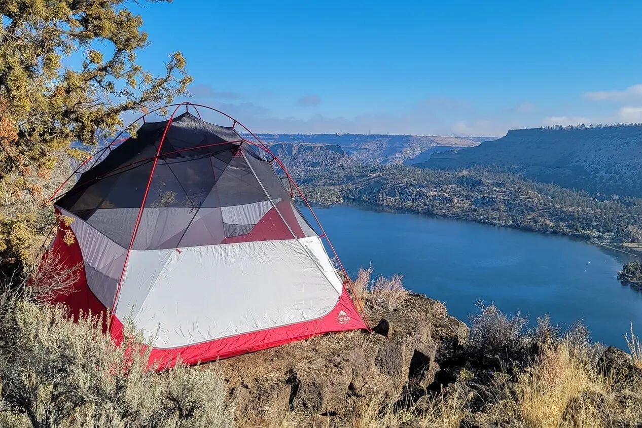 The MSR Habiscape was designed for families and groups who want solid weather protection and convenience for their frontcountry camping trips. 

It&rsquo;s spacious, easy and intuitive to set up, and has an excellent pocket arrangement to keep you or